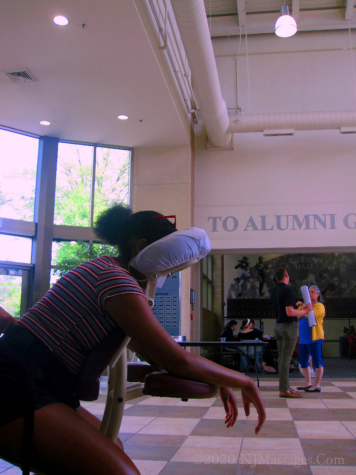 Chair Massage For Students Helps Them To Study More Effectively